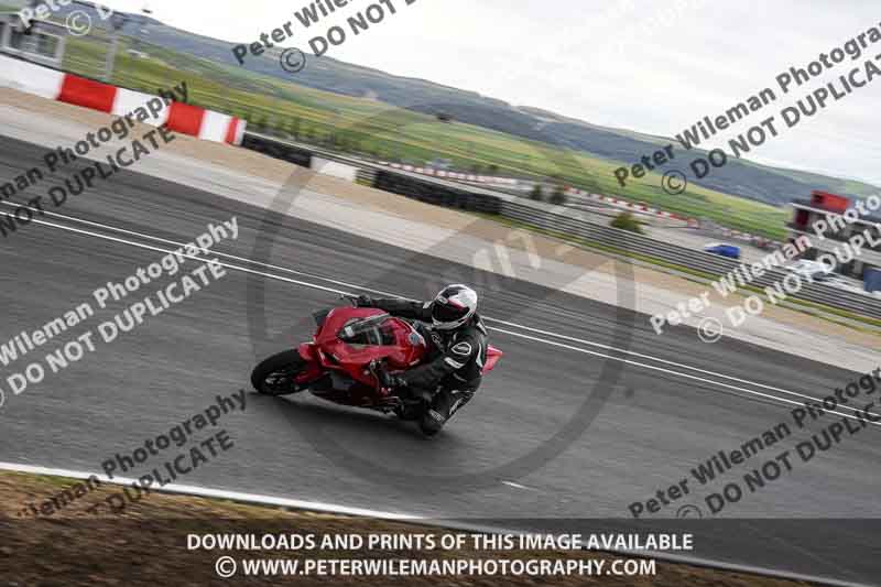 cadwell no limits trackday;cadwell park;cadwell park photographs;cadwell trackday photographs;enduro digital images;event digital images;eventdigitalimages;navarra;no limits trackdays;peter wileman photography;racing digital images;trackday digital images;trackday photos